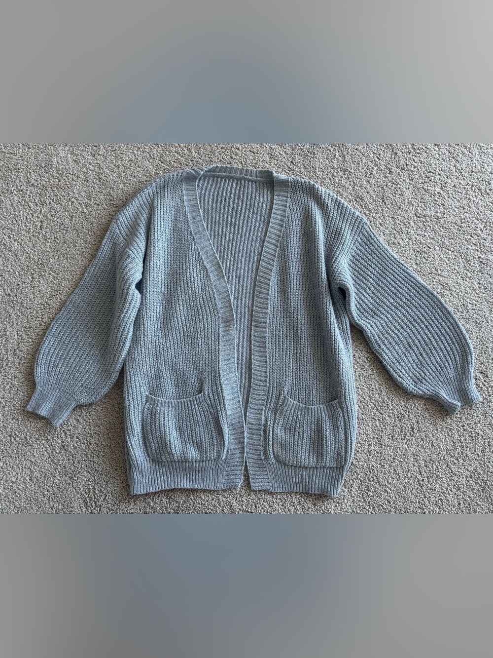 Cozy Open-Front Women's Oversized Cardigan Sweater in Light Gray